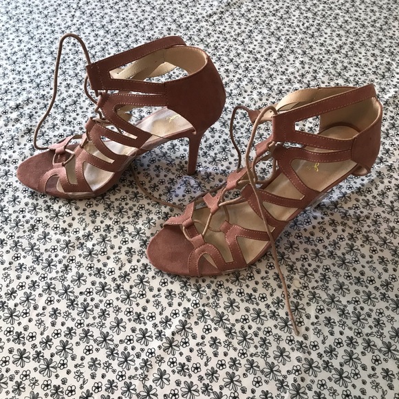 Front lace Sandals - Picture 3 of 5